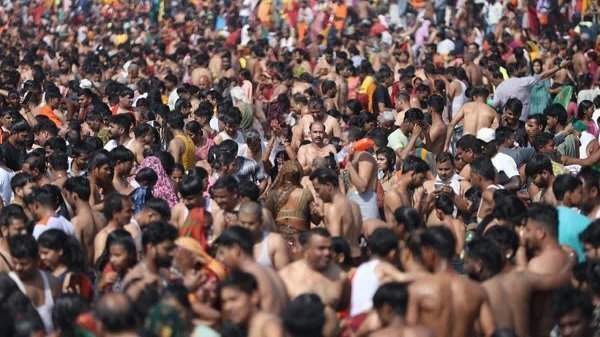 महाकुंभ संपन्न होने में 2 दिन शेष, सभी होटल फुल 2 days left for Mahakumbh to end - Hindi News Express