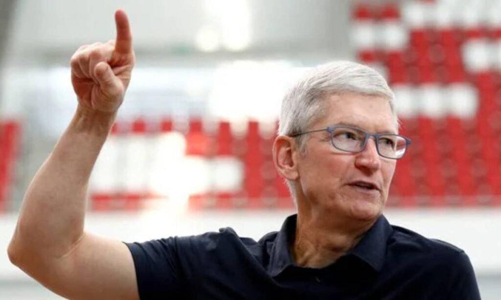Tim Cook ने बताया, कैसे Apple Watch ने उनके पिता की बचाई जान Apple CEO Tim Cook - Hindi News Express