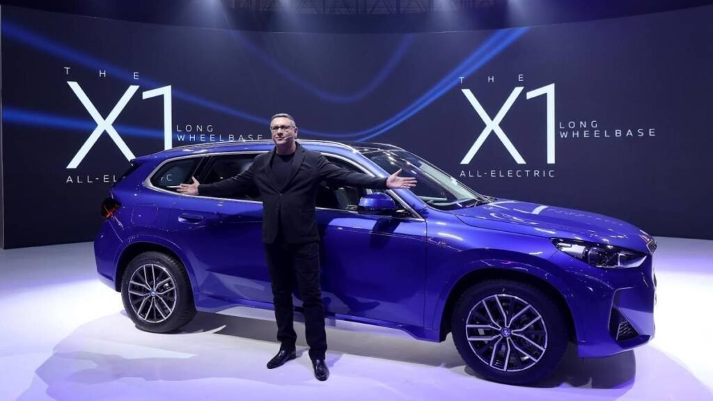 ऑटो एक्सपो 2025: BMW ने लॉन्च की पहली ‘मेड इन इंडिया’ इलेक्ट्रिक SUV Mr. Vikram Pawah President and CEO BMW Group India with the First Ever BMW X1 Long Wheelbase All Electric - Hindi News Express