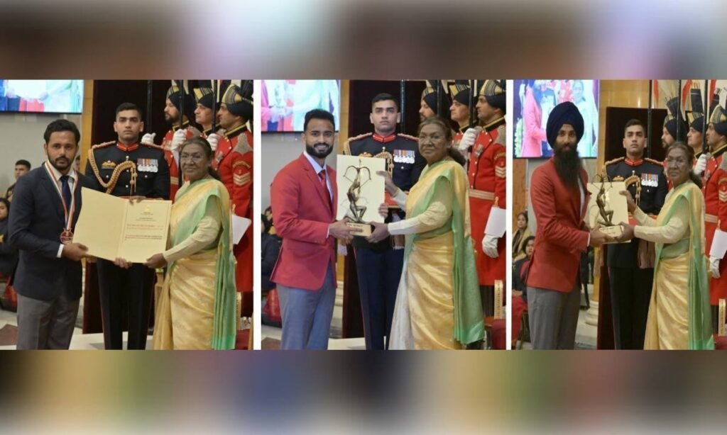 राष्ट्रपति द्रौपदी मुरमू ने LPU के तीन हॉकी खिलाड़ियों को राष्ट्रीय खेल पुरस्कार 2025 से सम्मानित किया President Droupadi Murmu Honours Three LPU Hockey Stars with National Sports Awards 2025 at Rashtrapati Bhawan New Delhi - Hindi News Express