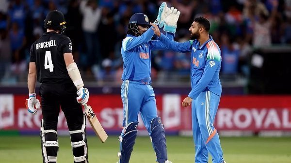 वरुण चक्रवर्ती ने ऐसे लिया दुबई की ग्राऊंड पर बदला, न्यूजीलैंड चारों खाने चित्त Varun Chakraborty took revenge on Dubai ground - Hindi News Express