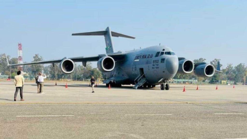 अमेरिका से 119 भारत के इस राज्य से हो सकते हैं डिपोर्ट, अमृतसर एयरपोर्ट पर 15 और 16 फरवरी को लैंड करेंगी फ्लाइट्स अमेरिका से भारतीय डिपोर्ट - Hindi News Express