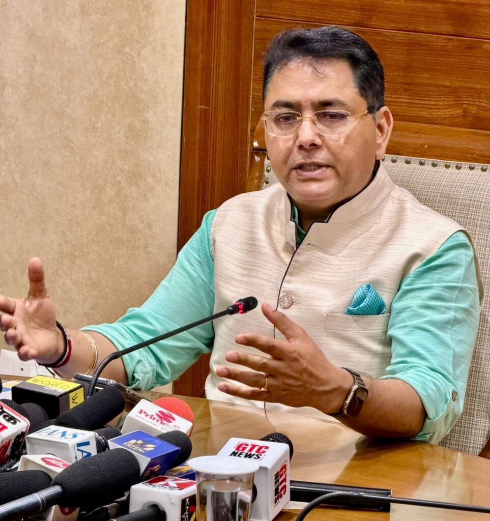 10 दिनों में 16,000 जनसभाएँ—‘आप’ भगवंत मान सरकार का 4 साल का रिपोर्ट कार्ड पंजाब के हर गाँव, गली और घर-घर तक पहुँचाया जाएगा: अमन अरोड़ा 46e82e59 7ac3 4fd6 bac6 c7d569208b24 - Hindi News Express