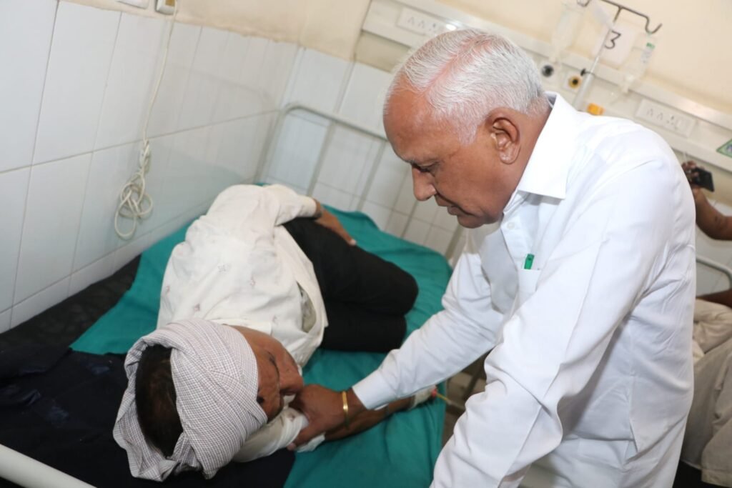 शादी समारोह में भोजन के बाद बीमार हुए लोगों का मामला बरिंदर कुमार गोयल ने अस्पताल पहुंचकर मरीज़ों का जाना हाल
