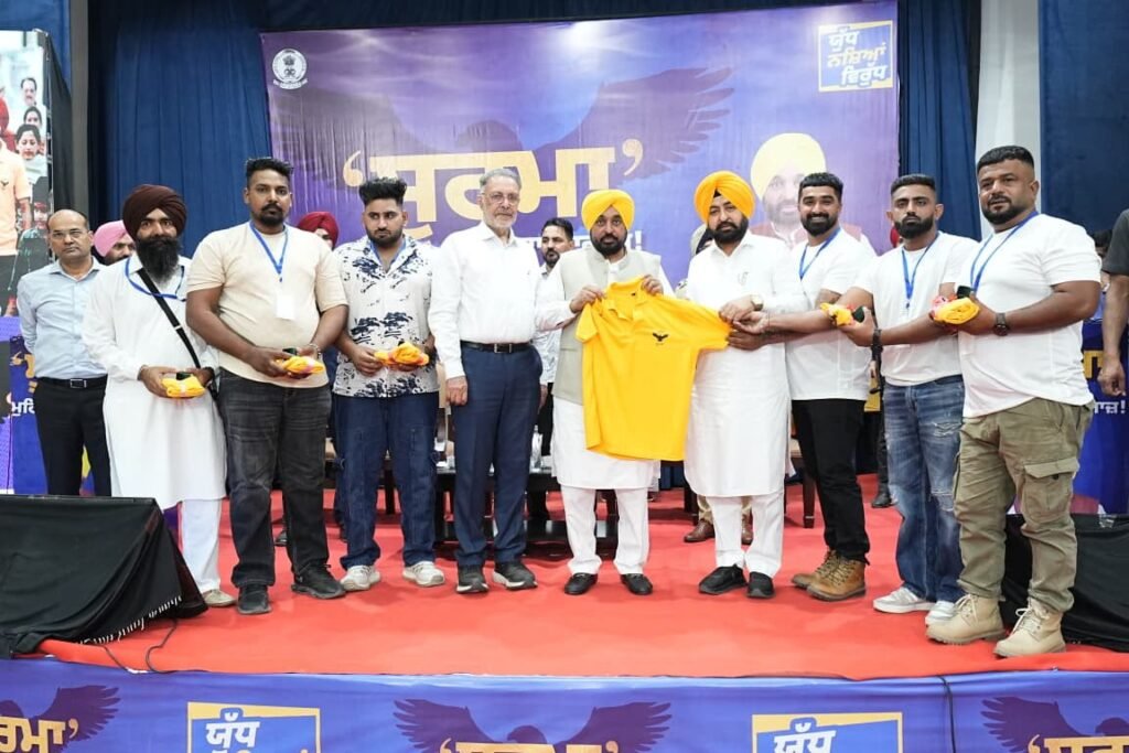 'सूरमे' के रूप में किया सम्मानित