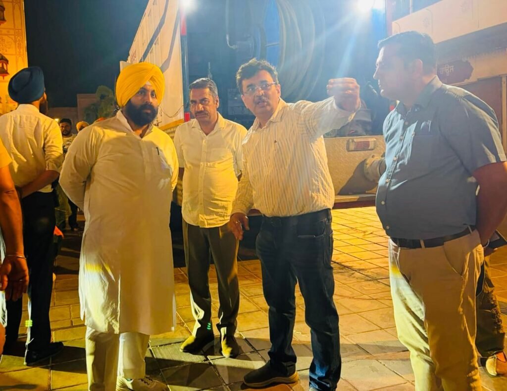 हरजोत सिंह बैंस ने रात 1 बजे अमृतसर में सफाई अभियान की अगुवाई की हरजोत सिंह बैंस