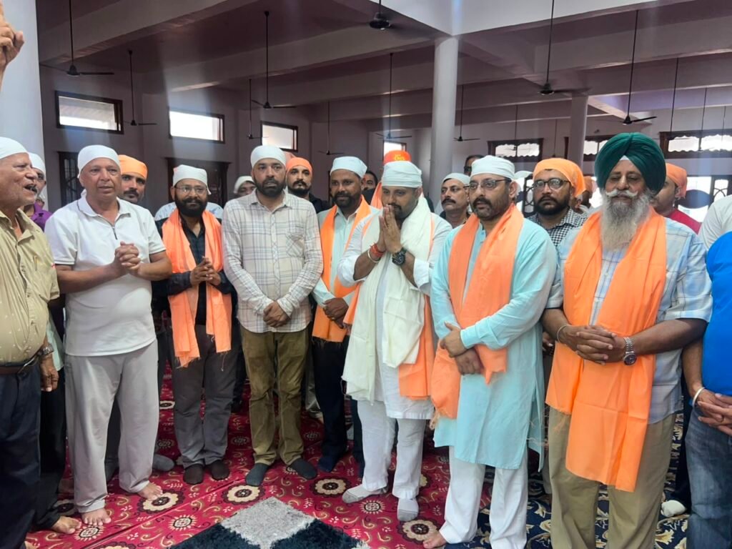 गुरु पूर्णिमा पर भाजपा जालंधर शहरी ने 14 मंडलों में आयोजित किए श्रद्धा एवं सम्मान कार्यक्रम 01c67327 8490 48b6 82b2 56fe4d951b9b - Hindi News Express