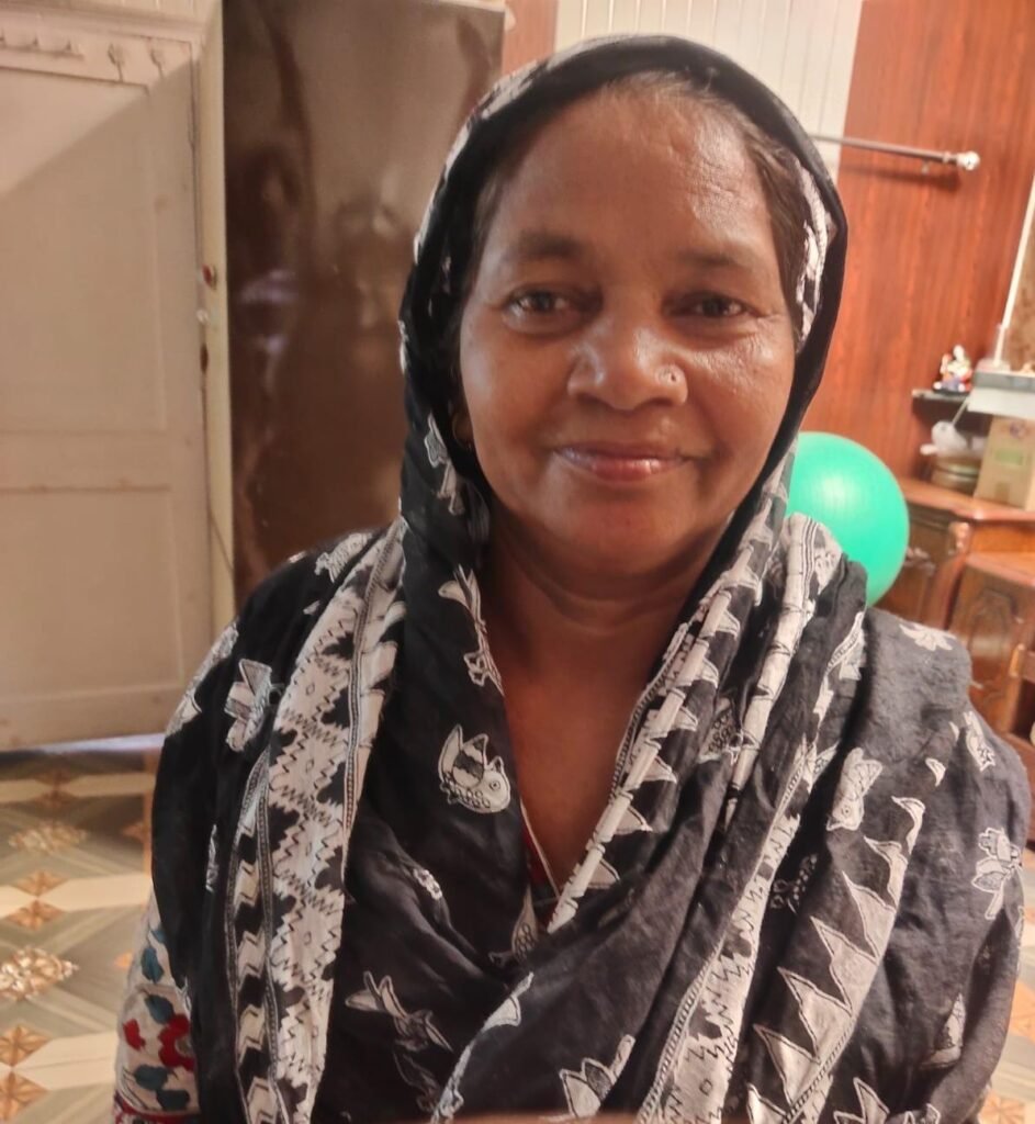 अब आख़िरकार मैं अपनी बेटी के कॉलेज के कपड़े ख़रीद सकूँगी ….. लाभार्थी