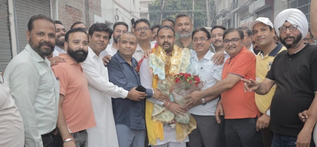 अशोक सरीन हिक्की के भाजपा जालंधर शहरी जिला अध्यक्ष बनते ही बधाई देने वालों का लगा तांता 1 - Hindi News Express