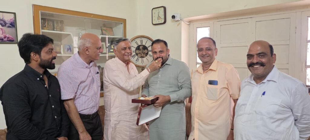 अशोक सरीन हिक्की को बधाई देने वालों का लगा तांता, , वरिष्ठ नेताओं से लिया आशीर्वाद 1bde2bca 8802 41d4 b981 0be9e034c5a9 - Hindi News Express