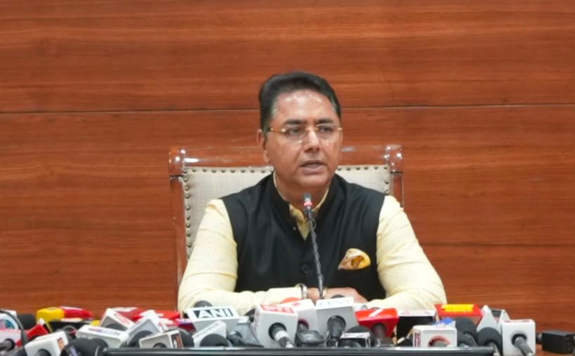आप ने हर वोटर से वोट के अधिकार की रक्षा करने और भलाई की योजनाओं का फायदा उठाते रहने के लिए एसआईआर वेरिफिकेशन पूरा करने की अपील की अमन अरोड़ा