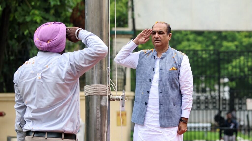 पंजाब क्रिकेट एसोसिएशन के उपाध्यक्ष दीपक बाली ने आई.एस. बिंद्रा स्टेडियम, मोहाली में 80वें स्वतंत्रता दिवस के अवसर पर राष्ट्रीय ध्वज फहराया 0f91227b 843f 4311 8934 404791e07dac - Hindi News Express