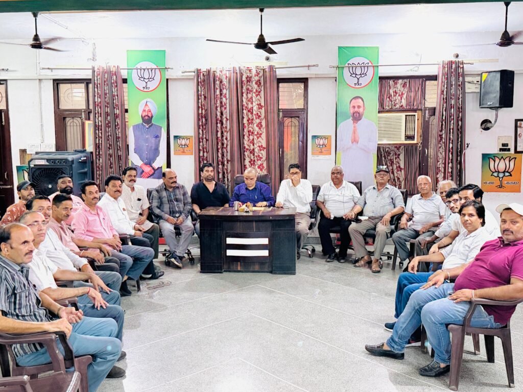पूर्व जिला अध्यक्ष के नेतृत्व में निकलेगी माई हीरा गेट मंडल की भव्य तिरंगा यात्रा 11646e53 304d 4608 a02c 56abfce515b5 - Hindi News Express