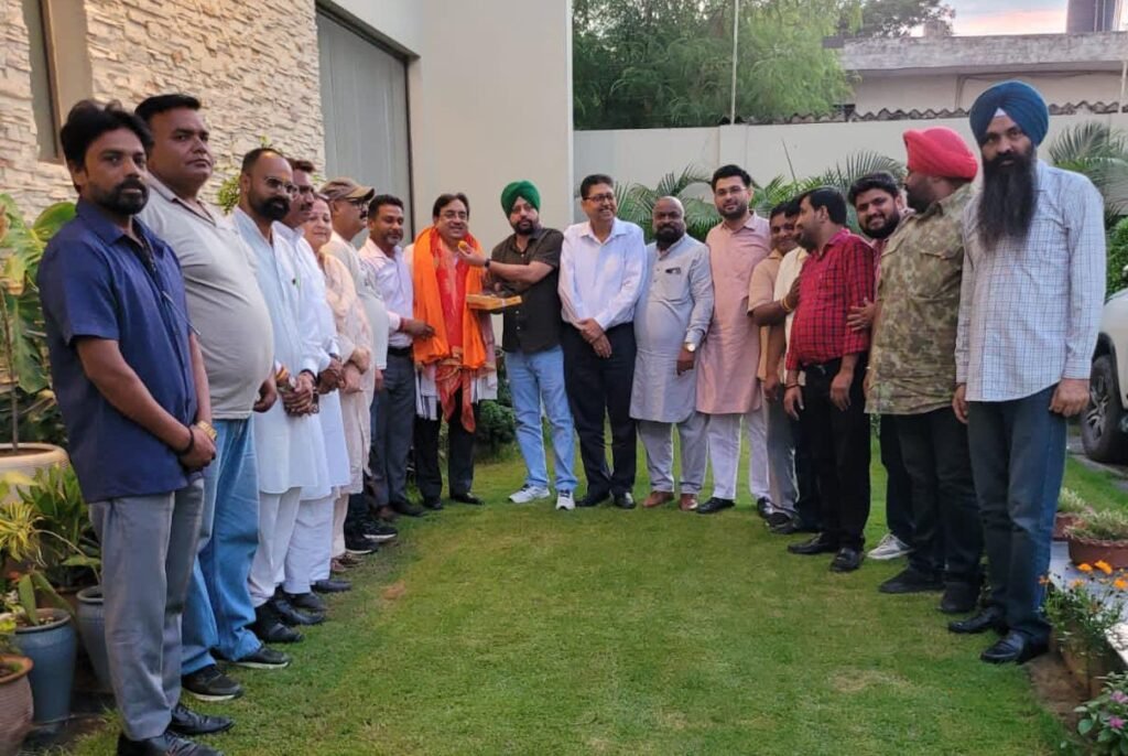 राकेश राठौर का विधानसभा क्षेत्र के भाजपा पदाधिकारियों ने किया सम्मान 9cd47afe f291 42fd 8002 edb76fc68f2d - Hindi News Express