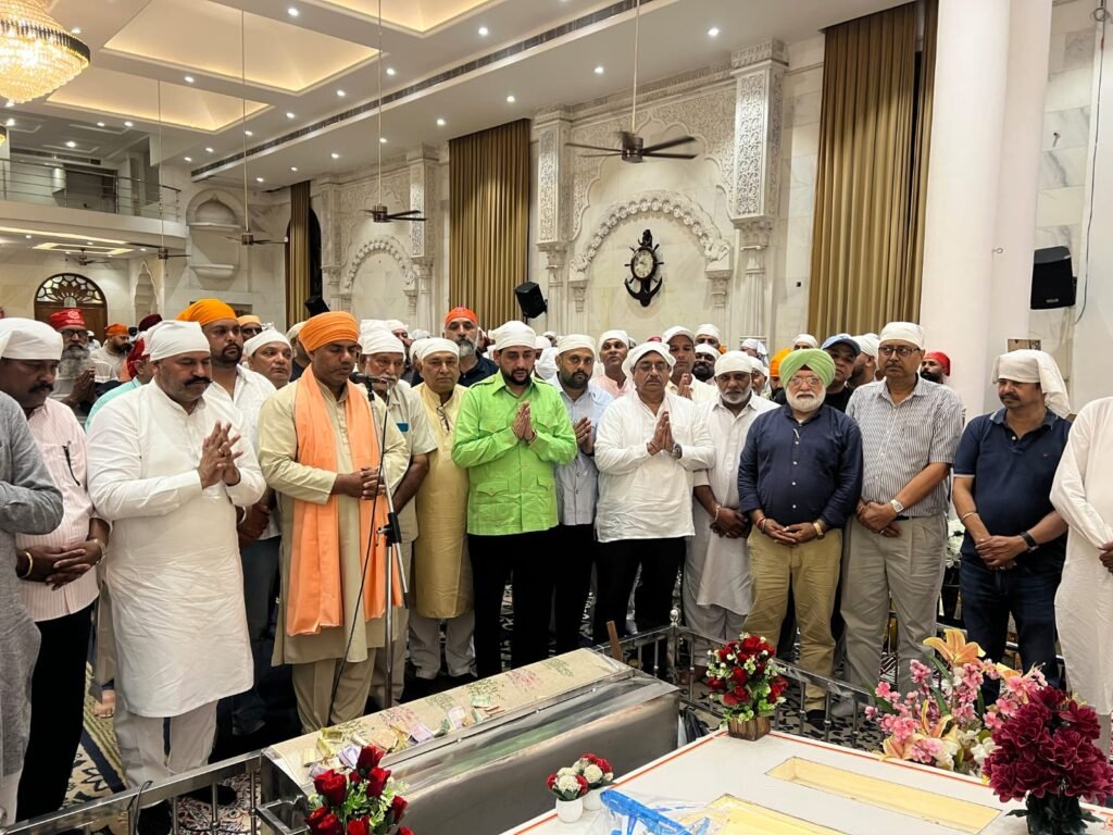 श्री गुरु रविदास जन्मस्थान सीर गोवर्धनपुर बनारस से पहुंचे पावन कलश का जालंधर में भव्य स्वागत d995aee5 d4db 47f5 9ce1 b0d1e4ea6061 - Hindi News Express