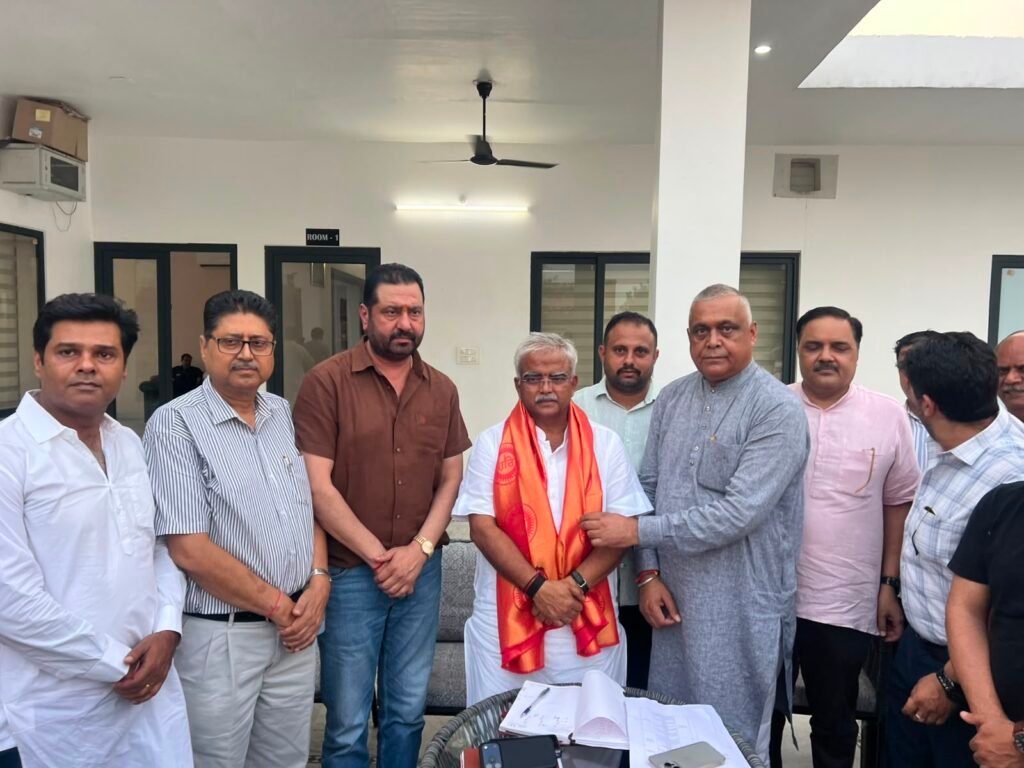 भाजपा की महारैली को लेकर जालंधर नॉर्थ-वेस्ट में तैयारियां तेज, संगठन मंत्री श्रीनिवासुलु ने कार्यकर्ताओं से किया सीधा संवाद 095bf49a 8abf 48a6 9cf8 97aed327f2d4 - Hindi News Express