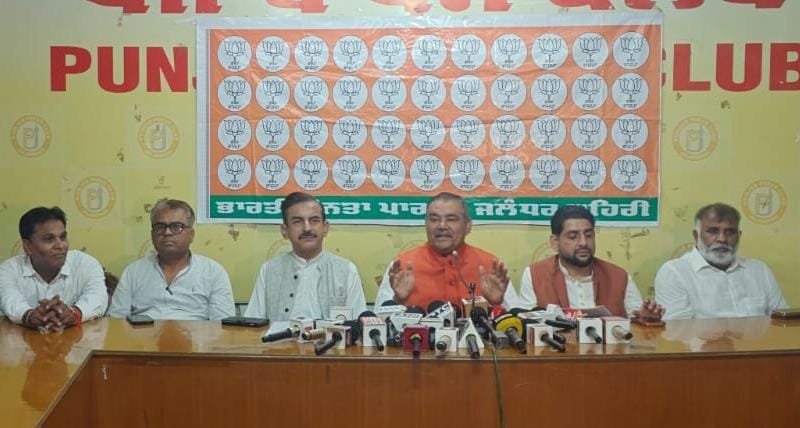 राजा वड़िंग के खिलाफ एफआईआर के बावजूद 11 महीनों से कार्रवाई नहीं : विजय सांपला 6e17c975 142e 4dd6 a81a f2e9af577484 - Hindi News Express